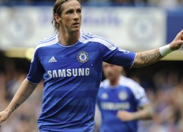 中国体彩网-当梅西目击阿圭罗颁奖，足球史上一幕永恒的友谊赞歌