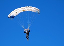 中国体彩网：清奇视角，字母哥直面经纪人风波，坚称个人行为无关联