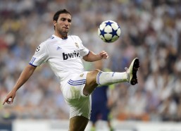 体育彩票|穆斯卡特假期返澳与老友澳波重聚，足球情谊照亮未来合作之路