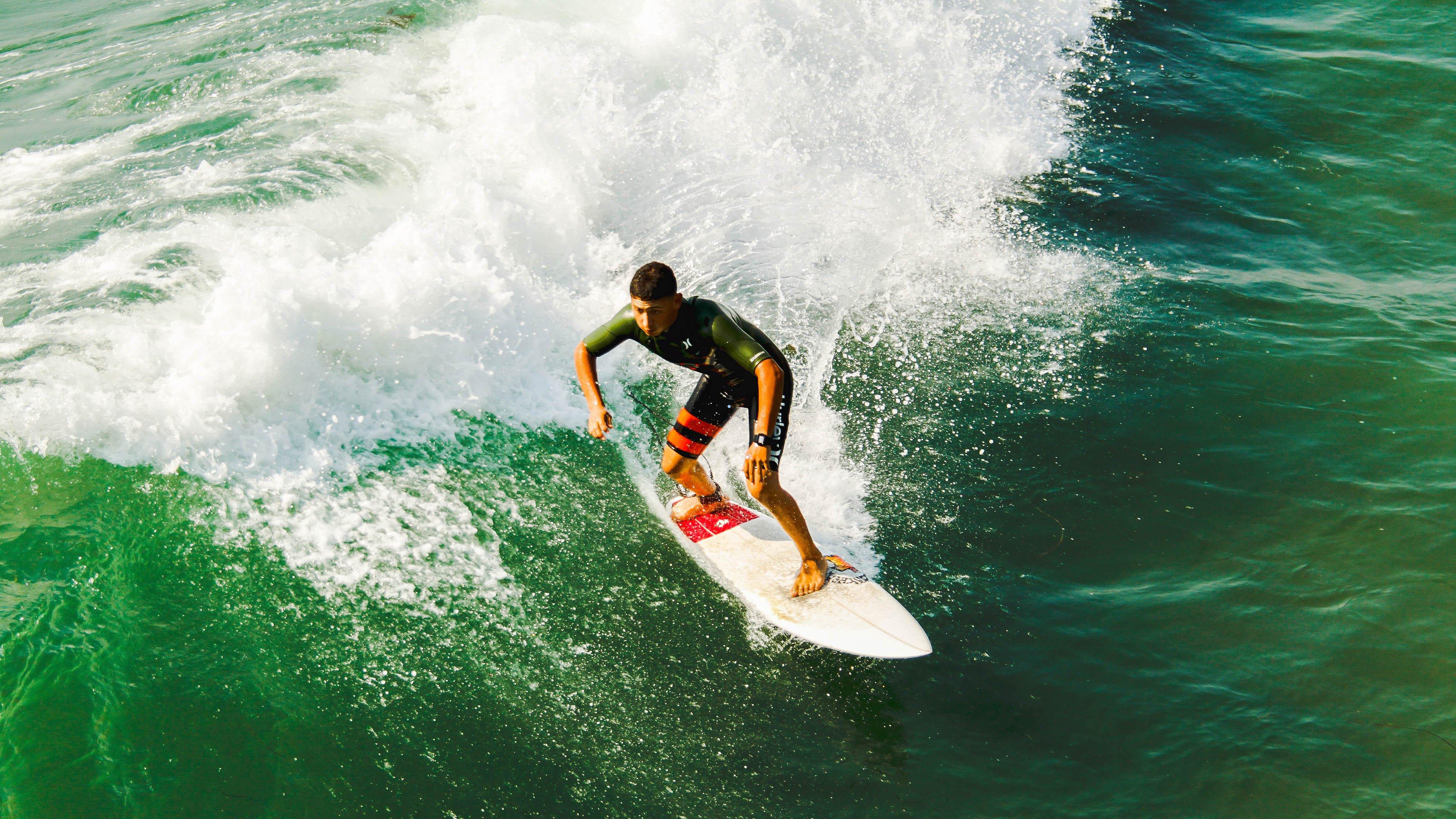 央视足球之夜独家探秘，守门员李昊的核桃养生术与球场传奇